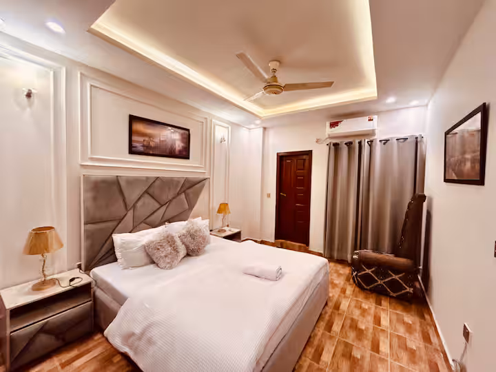 Ceiling and lighting detail in bedroom
